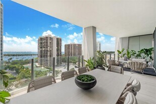 2831 S Bayshore Dr in Miami, FL - Building Photo