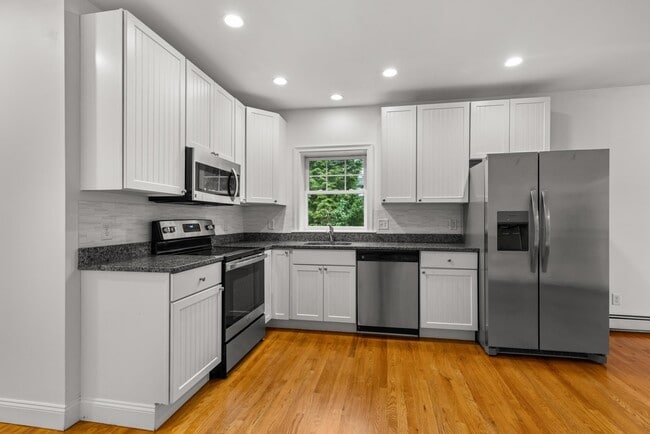 4 Stimson St in Kittery, ME - Building Photo - Building Photo