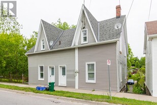 49 Union St in Prince Edward, ON - Building Photo