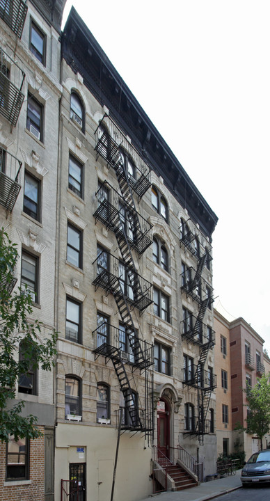 156 S 1st St in Brooklyn, NY - Building Photo