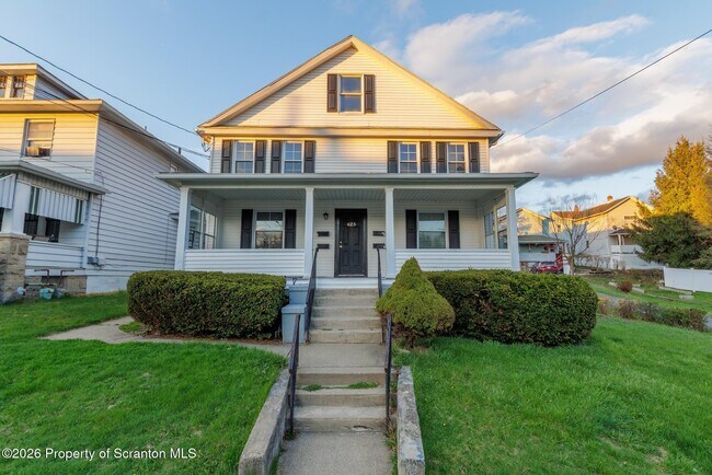 property at 623 E Elm St