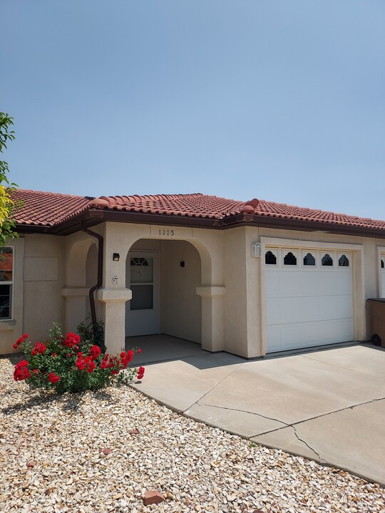 1101 Senior Village Cir in La Junta, CO - Building Photo