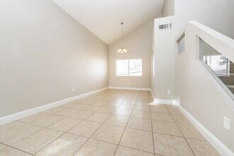 4501 Bradpoint Dr in Las Vegas, NV - Building Photo - Building Photo