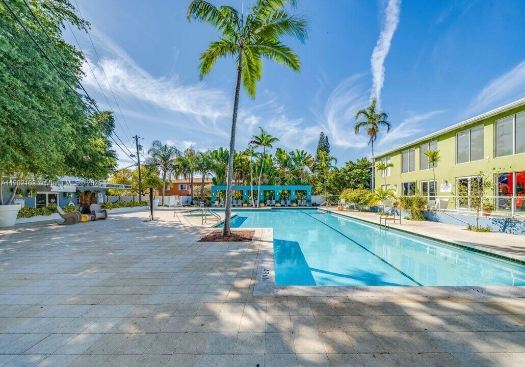 5235 NE 3rd Ct in Miami, FL - Building Photo