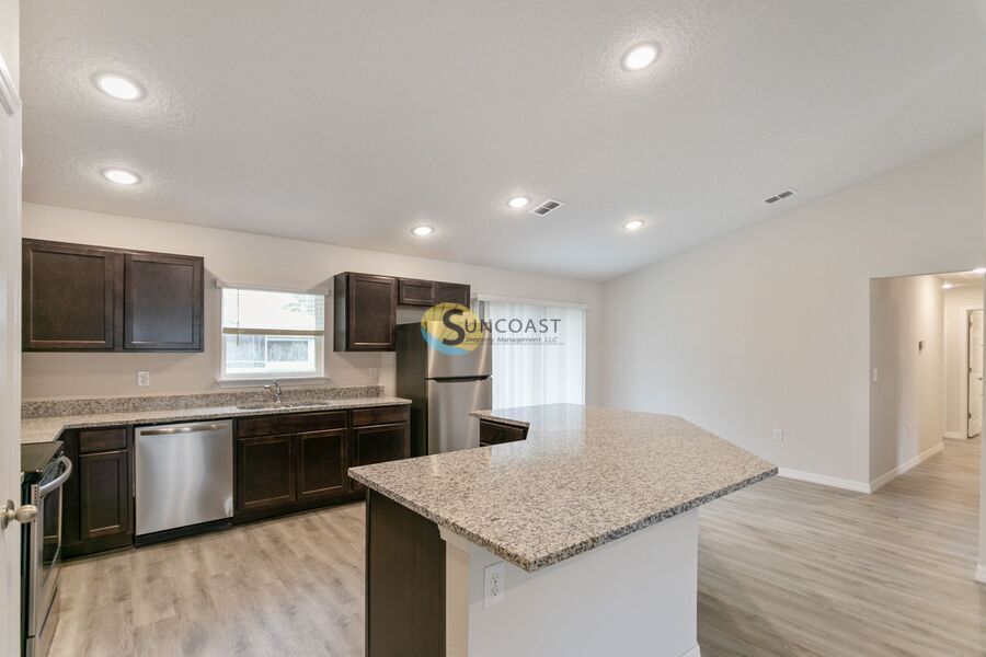 160 W Reef Ln in Dunnellon, FL - Building Photo