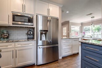 6031 McKnight St in Houston, TX - Building Photo - Building Photo
