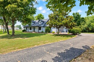 10188 Russellville Rd in Rockfield, KY - Building Photo