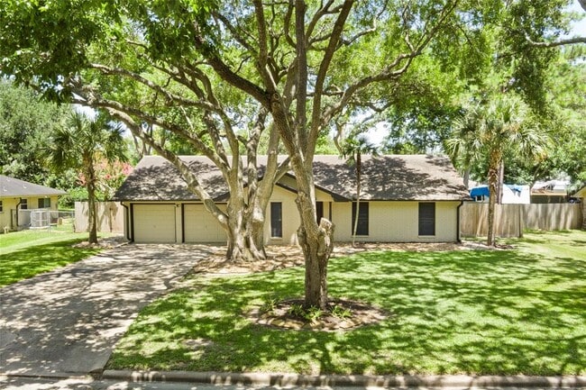 112 E Wildwinn Dr in Alvin, TX - Building Photo - Building Photo