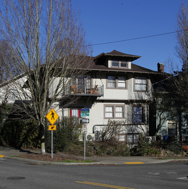 2356 NW Westover Rd in Portland, OR - Foto de edificio - Building Photo