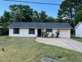 6424 Jefferson Paige Rd in Shreveport, LA - Building Photo