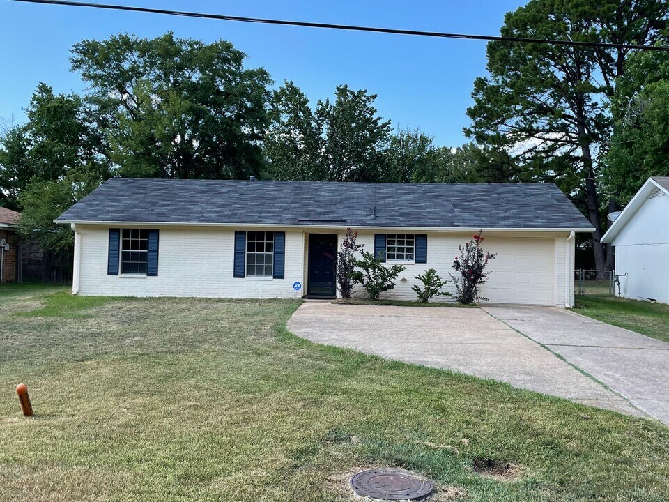 6424 Jefferson Paige Rd in Shreveport, LA - Building Photo