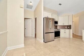 1504 Attleboro Ln in Brandon, FL - Foto de edificio - Building Photo