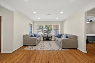 4045 Osby Dr in Houston, TX - Building Photo - Building Photo