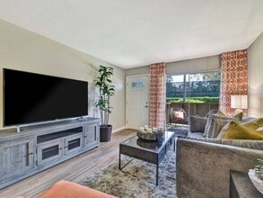 Park Pointe in El Cajon, CA - Building Photo - Building Photo