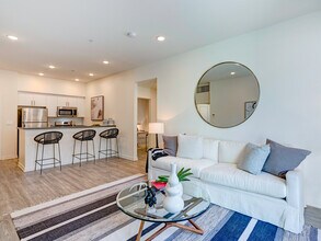 6908 Knowlton Pl, Unit 304 in Los Angeles, CA - Foto de edificio - Building Photo