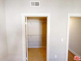 1041 Glendon Ave in Los Angeles, CA - Building Photo