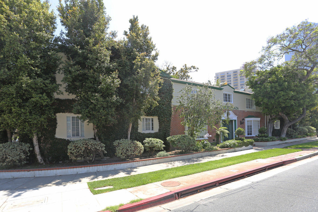 Roxbury Plaza Apartments in Beverly Hills, CA - Building Photo