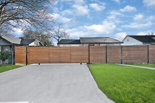 4406 Edison St in Houston, TX - Building Photo