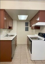 325 Standiford Ave in Modesto, CA - Building Photo - Building Photo