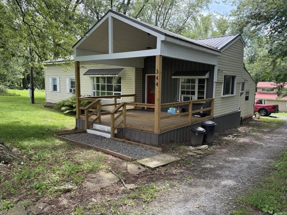 344 W Juniata Pky in Millerstown, PA - Building Photo