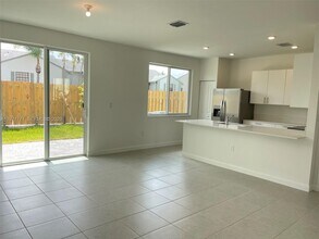 1427 SE 7th Ter in Homestead, FL - Building Photo - Building Photo