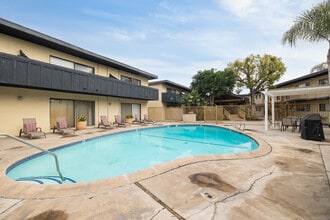Island Breeze Apartments in Gardena, CA - Foto de edificio - Building Photo