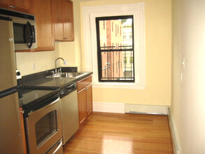 1109 Boylston St, Unit 5 in Boston, MA - Building Photo - Building Photo