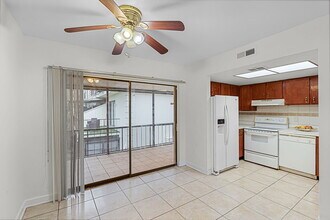 6095 Village Cir N in Orlando, FL - Foto de edificio - Building Photo