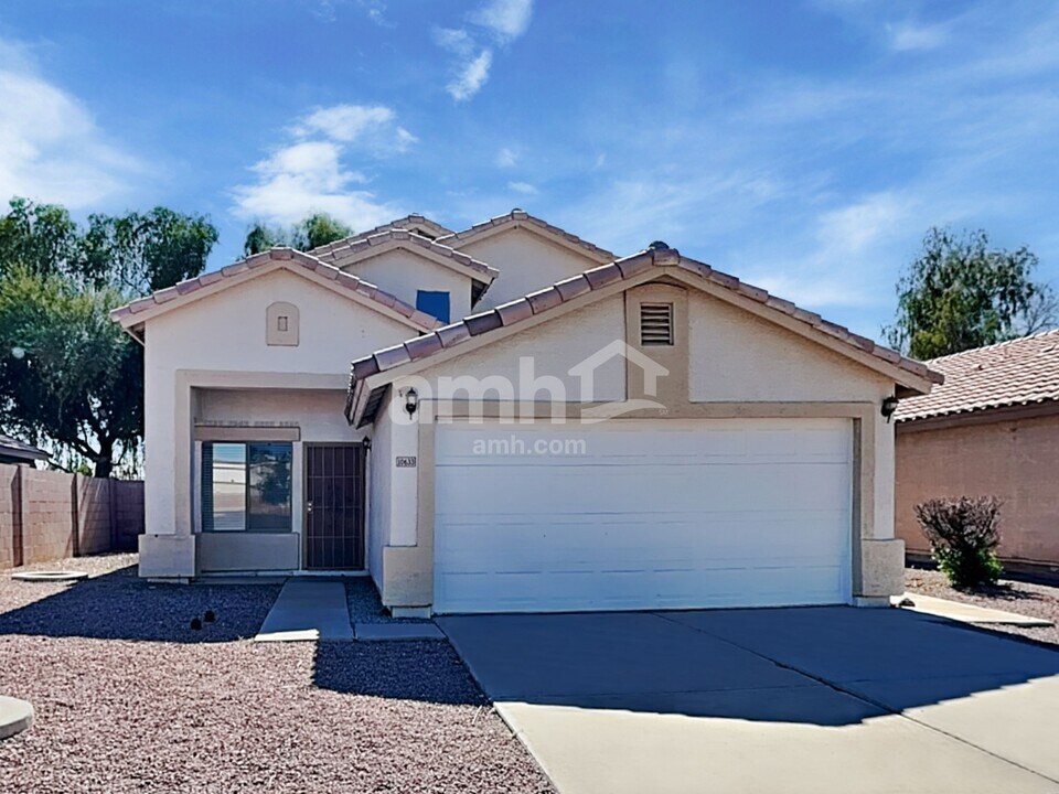 10633 W Piccadilly Rd in Avondale, AZ - Building Photo