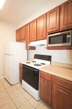 530 Dukeway Dr in Universal City, TX - Building Photo - Building Photo