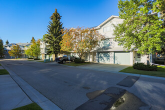 60 Kingsland SW in Calgary, AB - Building Photo - Building Photo