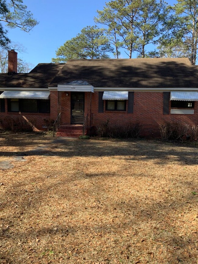 property at 200 Sunset Dr