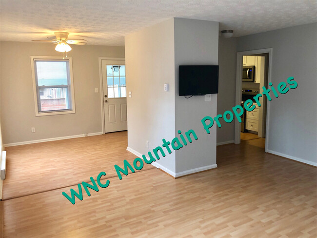 136 Barnard Ave in Asheville, NC - Building Photo - Building Photo