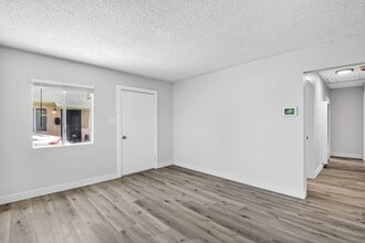 409 S Harris Ave, Unit 409 in Compton, CA - Building Photo - Building Photo