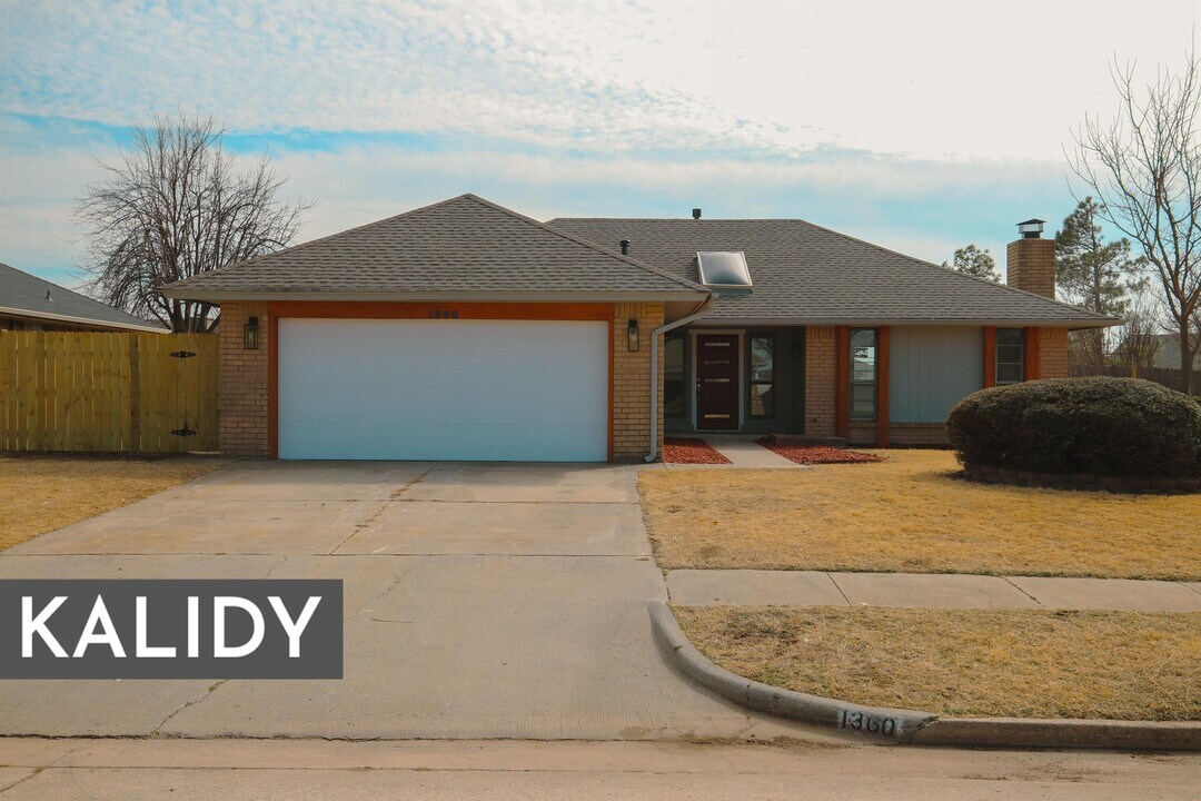 1360 NW 7th Pl in Oklahoma City, OK - Building Photo
