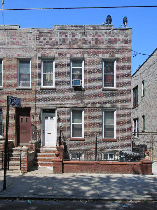 2274 Strauss St in Brooklyn, NY - Foto de edificio