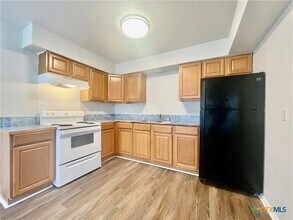 101 Lockhart St in San Marcos, TX - Building Photo - Building Photo