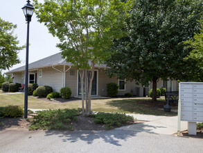 Genesis Circle in Anderson, SC - Foto de edificio - Building Photo