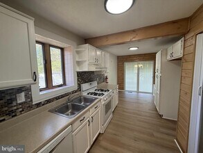 1452 14th Ave in Monroe, NJ - Building Photo - Building Photo