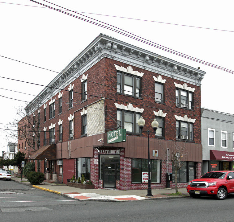 377 Smith St in Perth Amboy, NJ - Foto de edificio