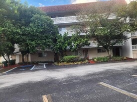 3591 Inverrary Dr in Lauderhill, FL - Building Photo