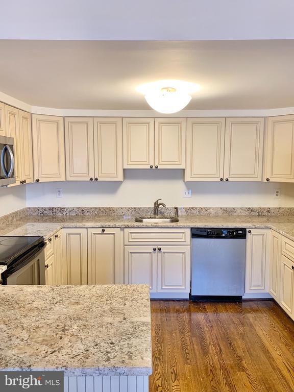 1557 Dunterry Pl in McLean, VA - Building Photo - Building Photo