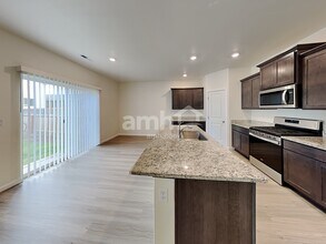 1221 W 17th Ave in La Center, WA - Building Photo - Building Photo