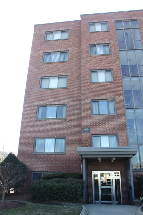 Mass Ave, 898 in Arlington, MA - Foto de edificio