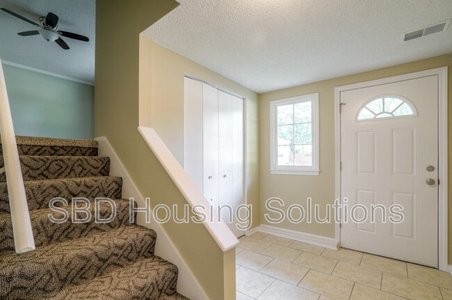 107 SE Brentwood Dr in Lee's Summit, MO - Building Photo - Building Photo