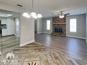 2040 De Carlo Ave in Spring Hill, FL - Foto de edificio - Building Photo