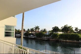 9500 W Bay Harbor Dr in Bay Harbor Islands, FL - Foto de edificio - Building Photo