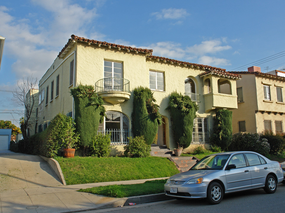 320 N Gardner St in Los Angeles, CA - Building Photo