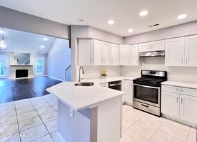 163 Colony Ln in Englishtown, NJ - Building Photo