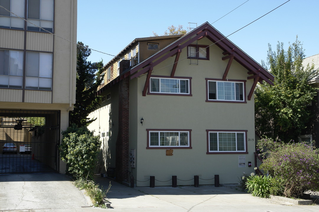 215 Santa Clara Ave in Oakland, CA - Building Photo